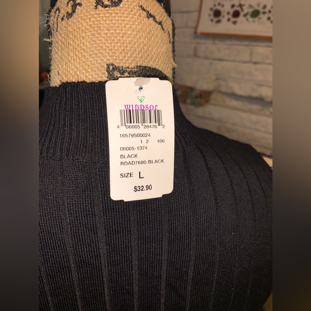 Black bodycon dress - Picture 10 of 12